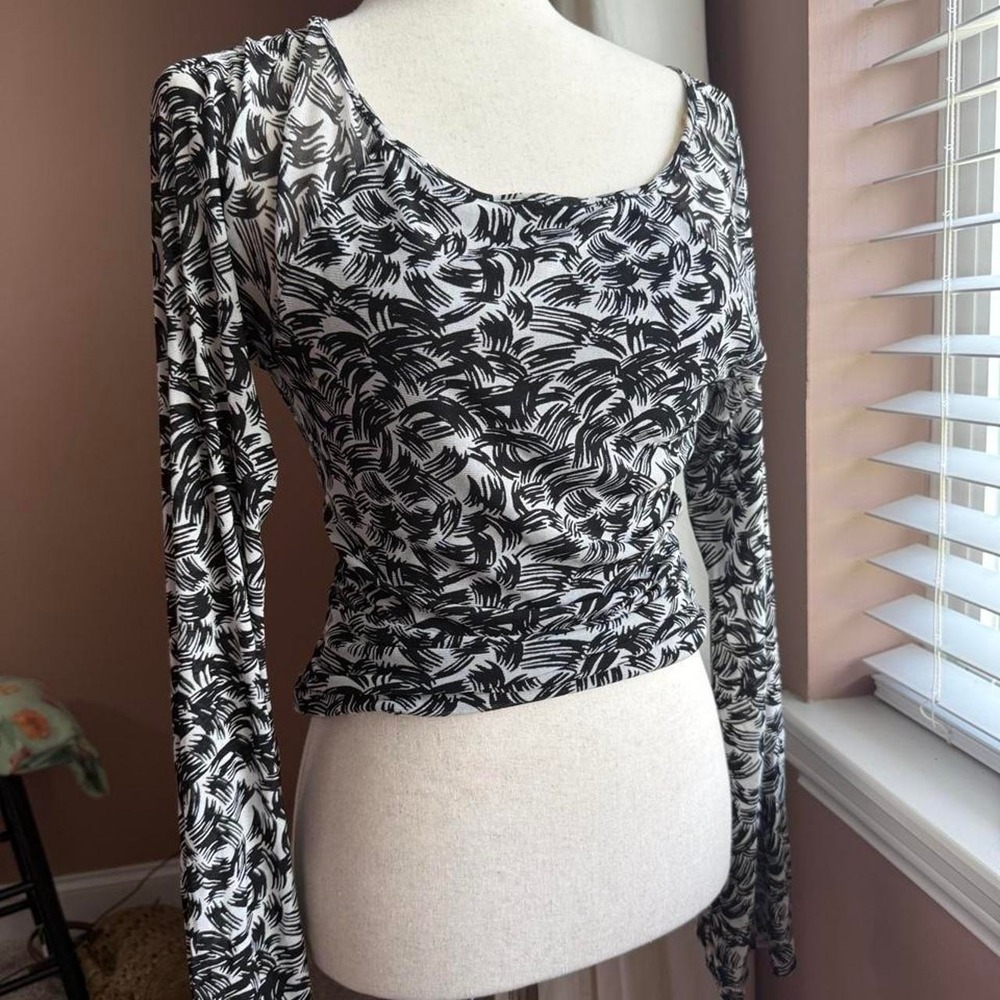 Cable & Gauge black + white long sleeve Y2K Mesh Top Size M